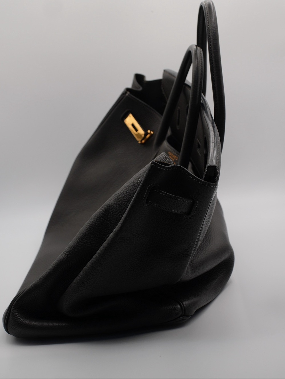 Hermes Birkin 40 in Clemence with Gold Hardware. Graphite Taurillon color. - Picture 8 of 13
